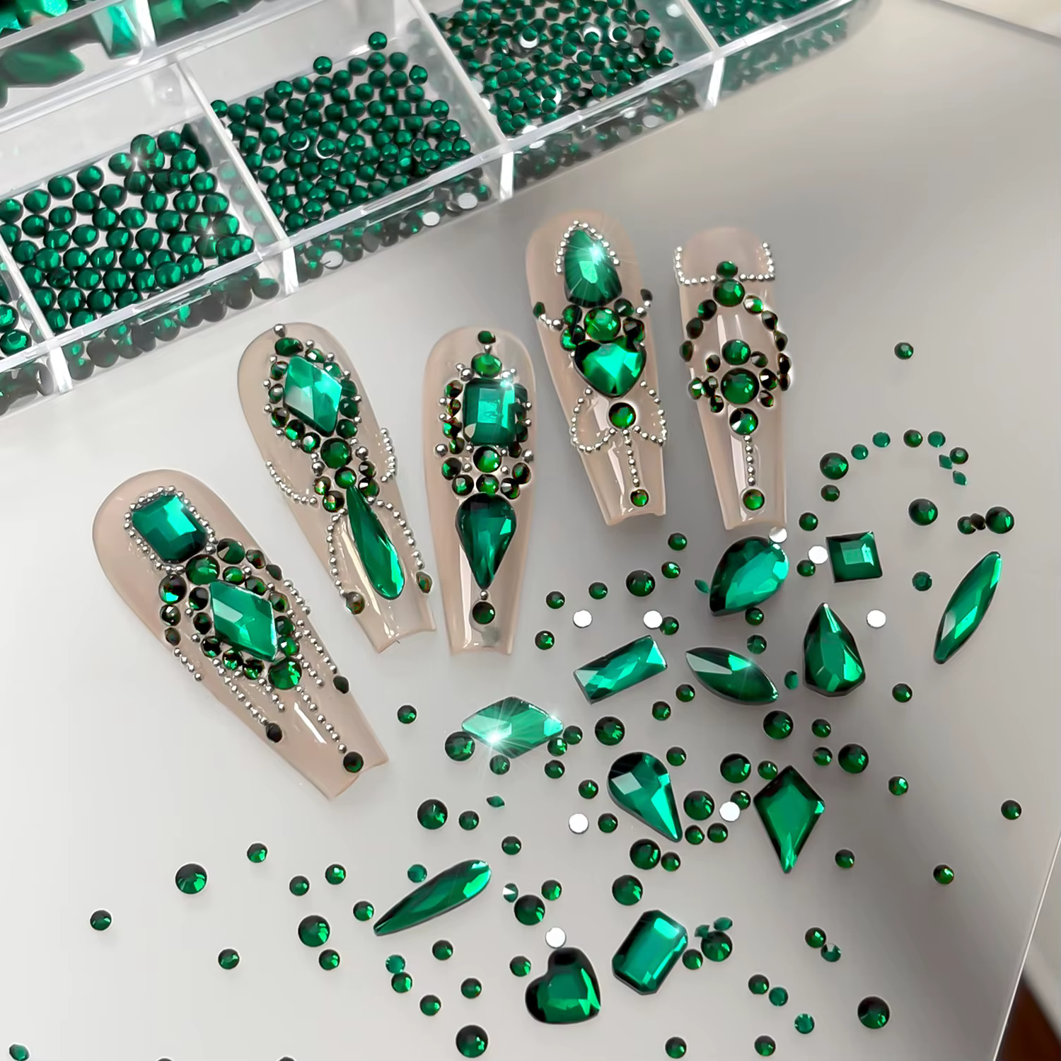 12 grilles de strass 3D vert émeraude pour nail art