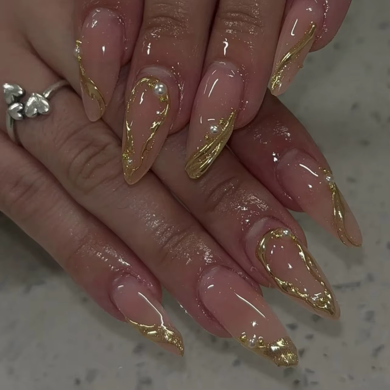 Faux ongles français simples avec tête d'amande