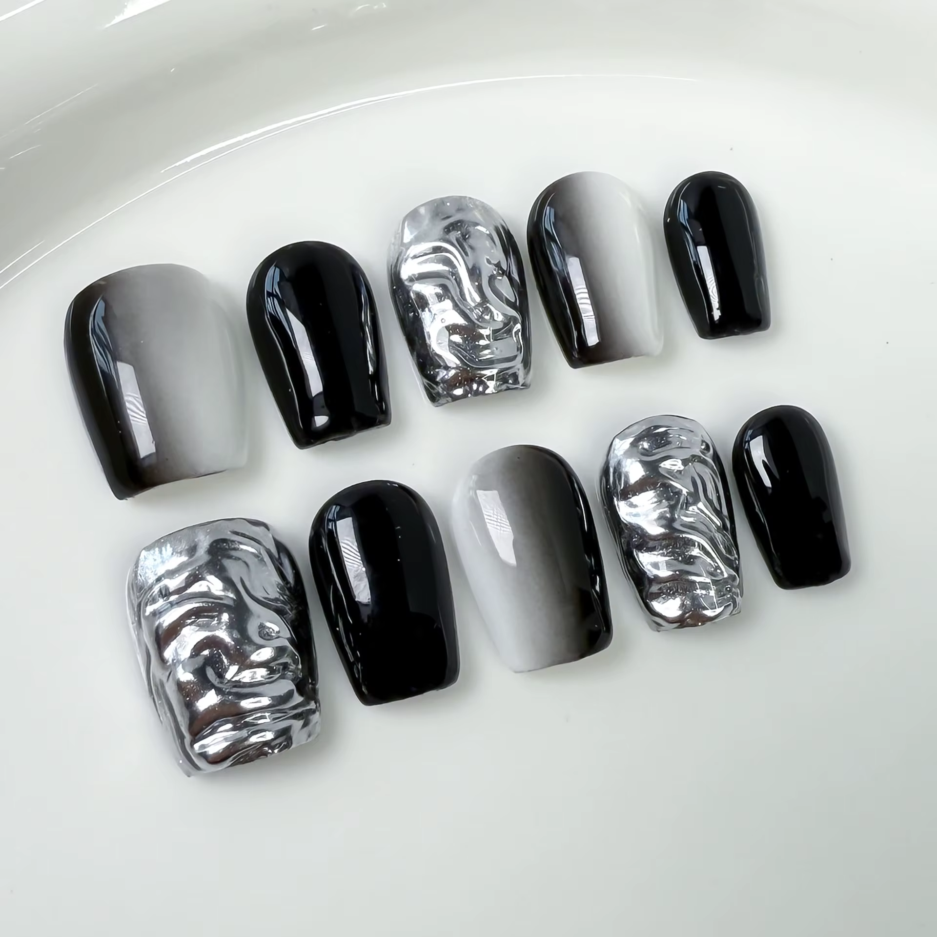 10 faux ongles courts carrés faits à la main avec design 3D