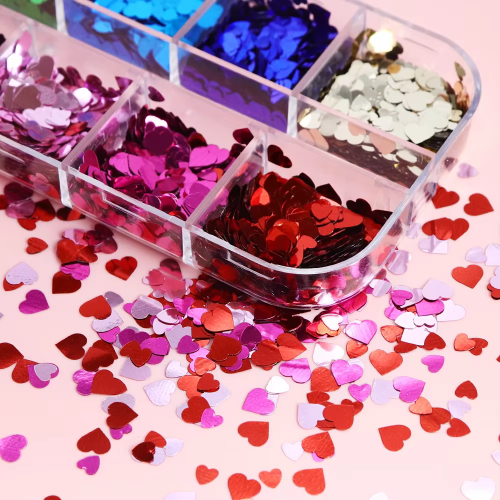 Paillettes scintillantes en forme de cœurs pour nail art