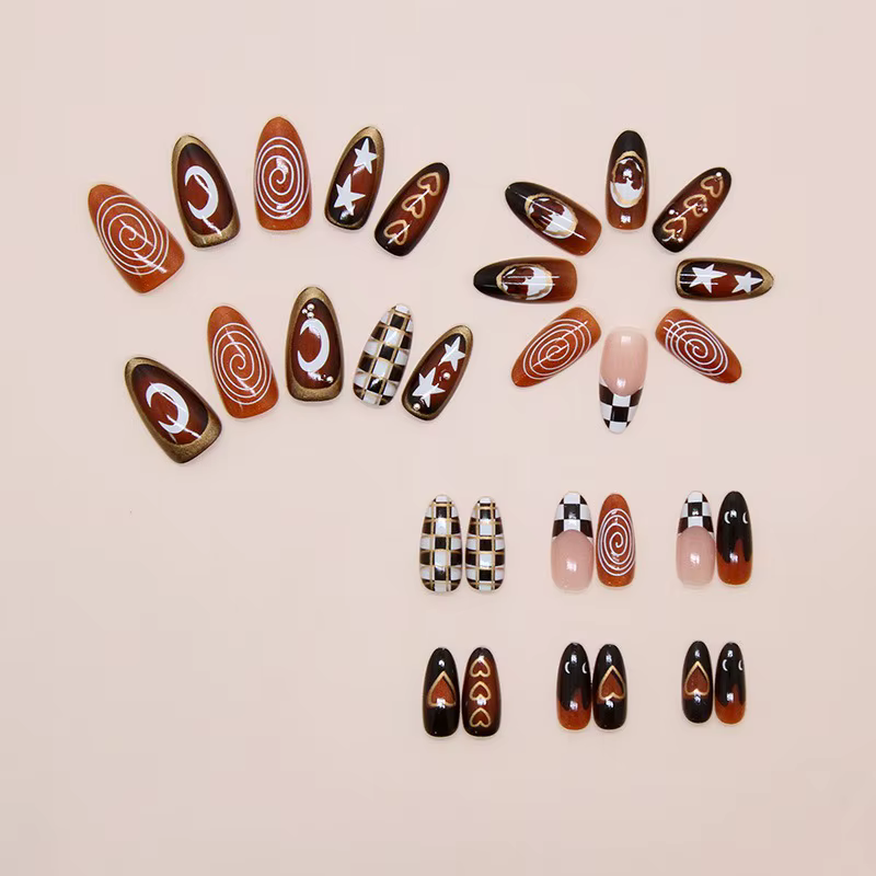24 faux ongles noirs motif lune et étoile avec carreaux marron