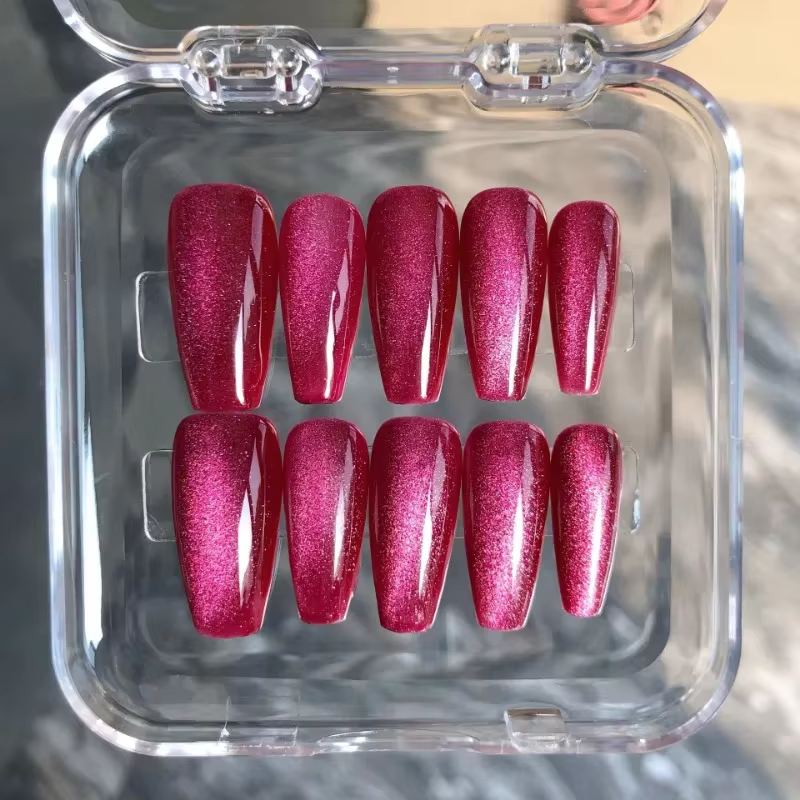 Faux cercueil fait à la main avec colle
