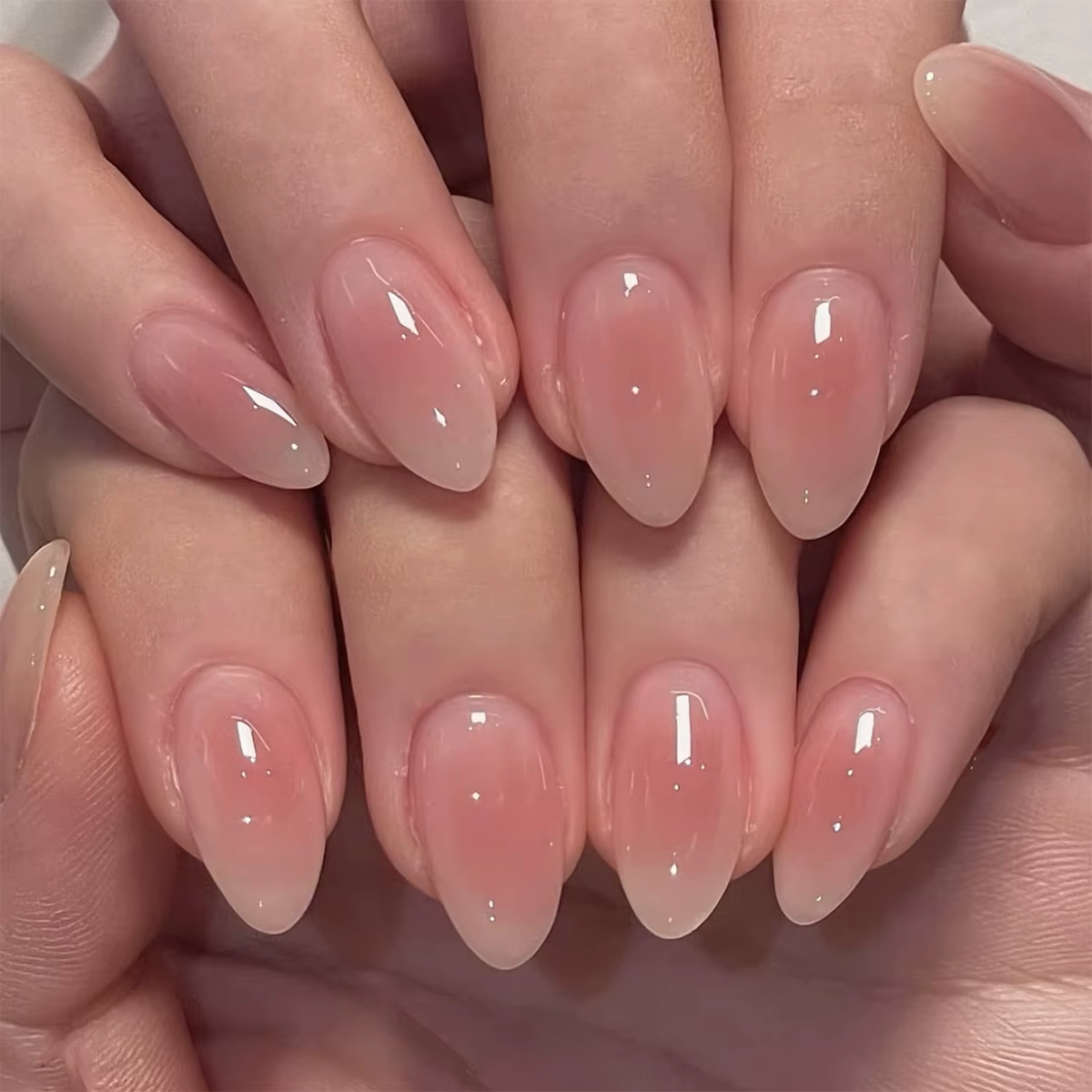 24 pièces tête ovale courte Blush rose presse sur les ongles avec des designs simples