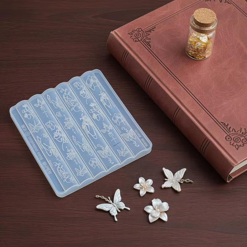 Moule à ongles de style baroque vintage pour motifs de nœuds et de papillons
