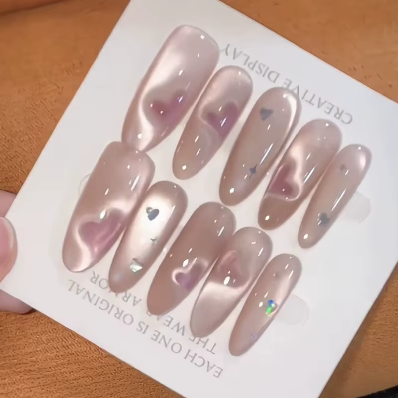 Faux ongles auto-adhésifs faits à la main