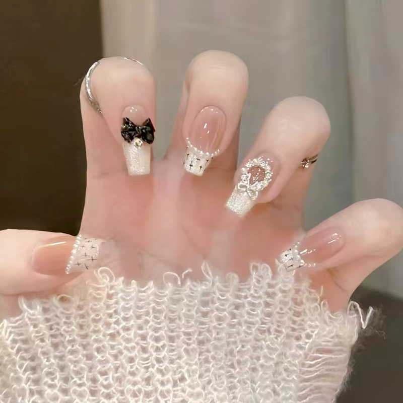 Faux ongles à presser tissés