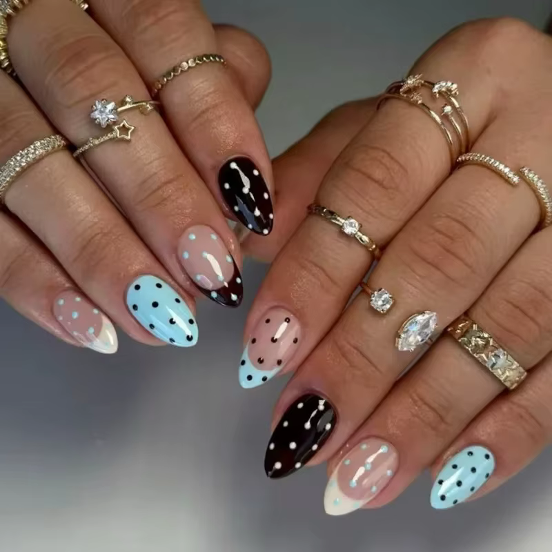 Faux ongles français imprimé léopard amande
