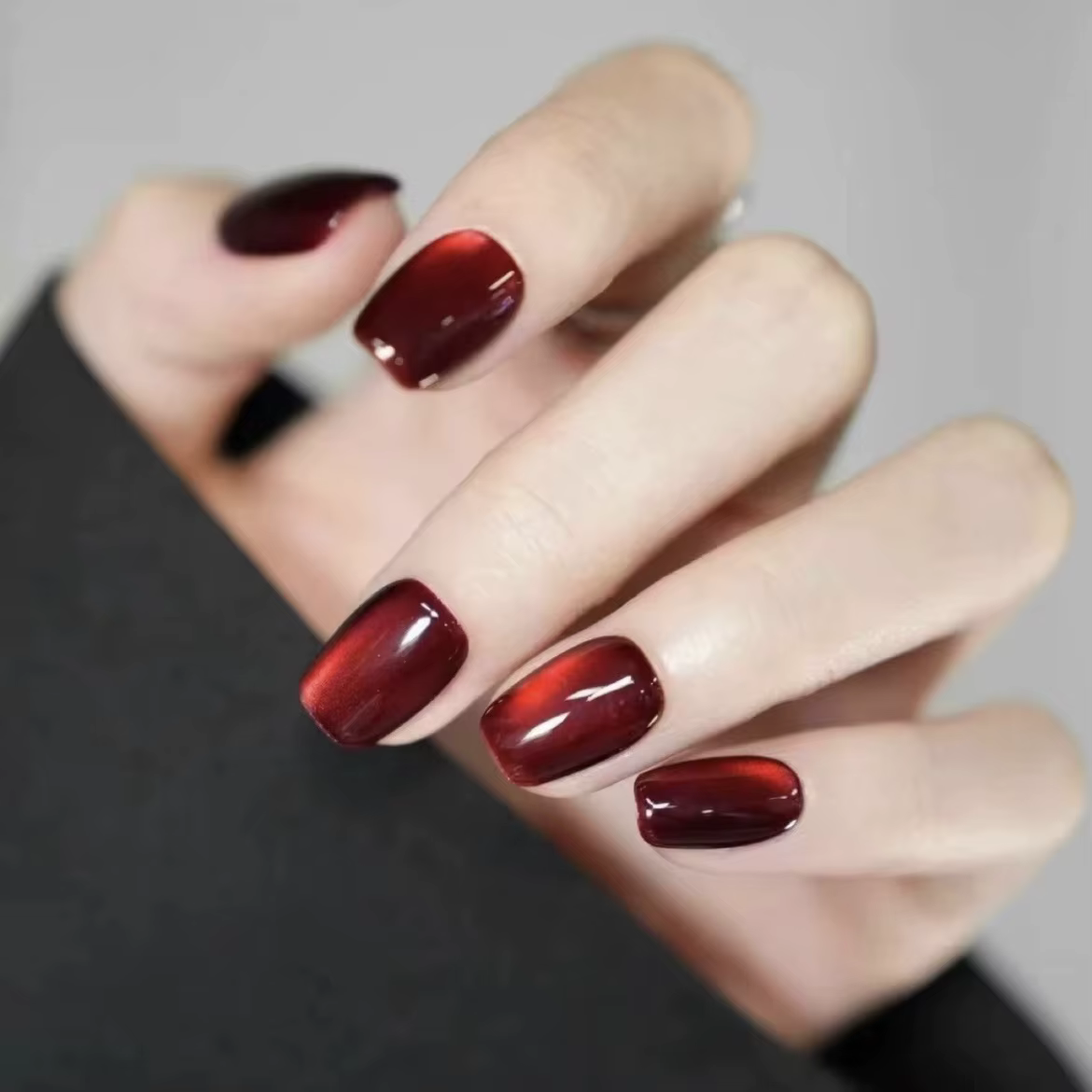30 pièces aimant rouge oeil de chat faux ongles amande longue cercueil brillant