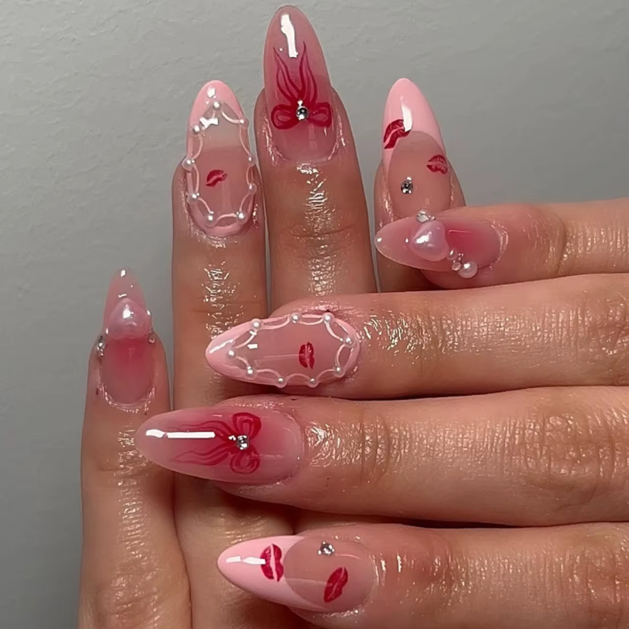 24 faux ongles à presser moyens en forme d'amande