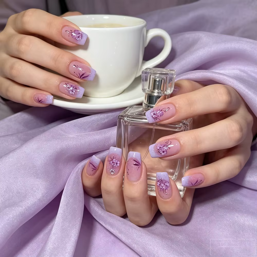 24 faux ongles autocollants brillants motif fleur violette