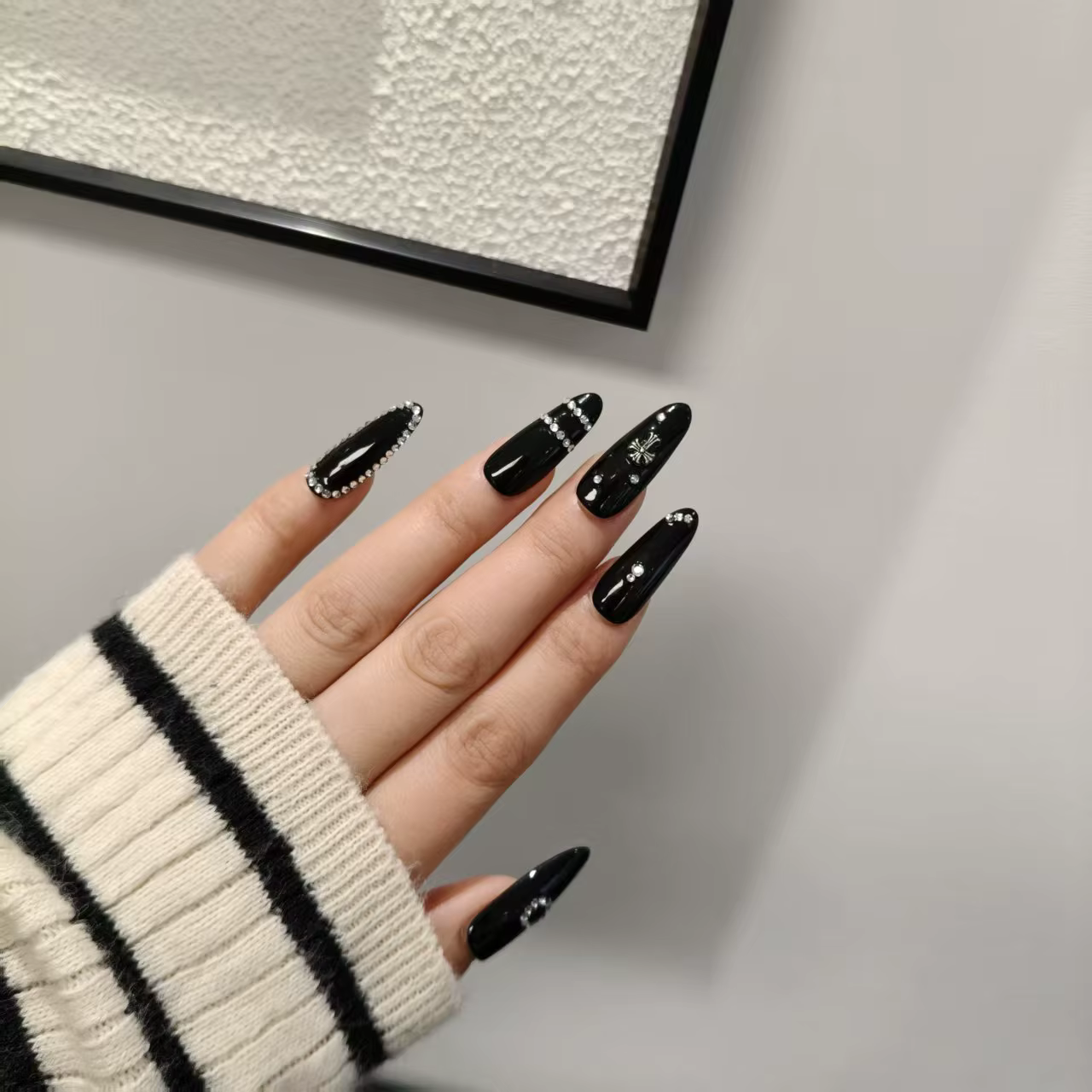 Coffret de 10 ongles ovales faits à la main