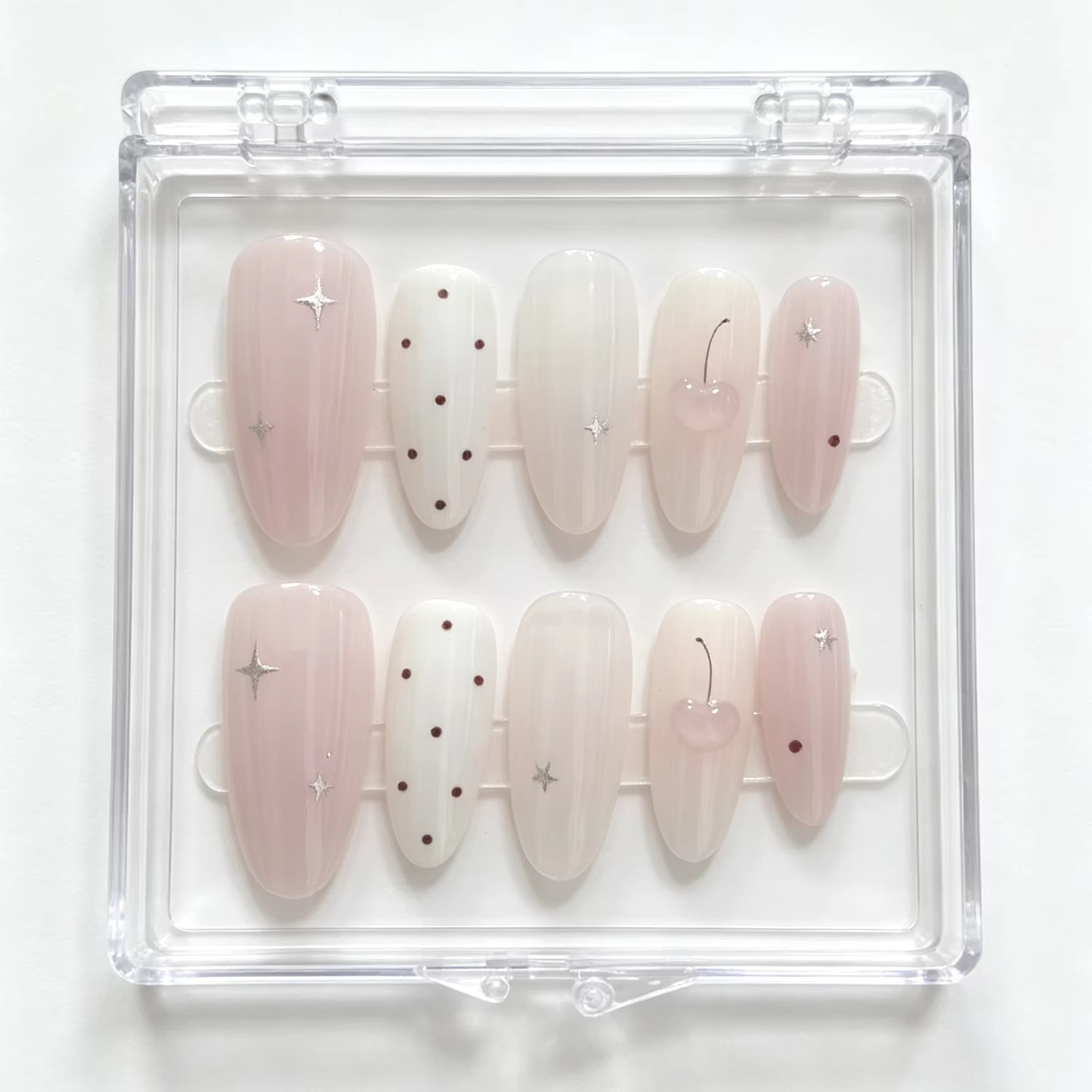 10 faux ongles en forme d'amande pressés à la main