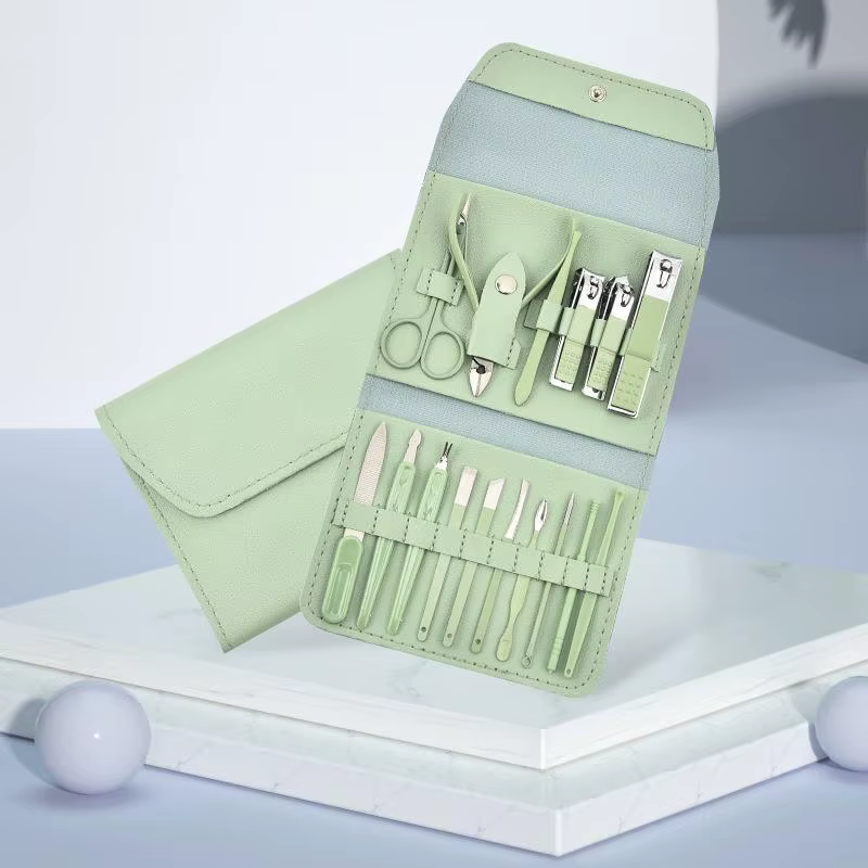 Ensemble de manucure 16 pièces, outils de manucure et de pédicure en acier inoxydable de qualité supérieure, étui en cuir PU portable, parfait pour un usage personnel, cadeaux