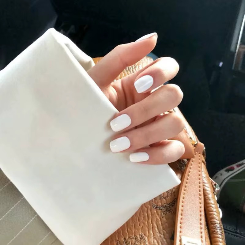 Faux ongles courts et plats à pression