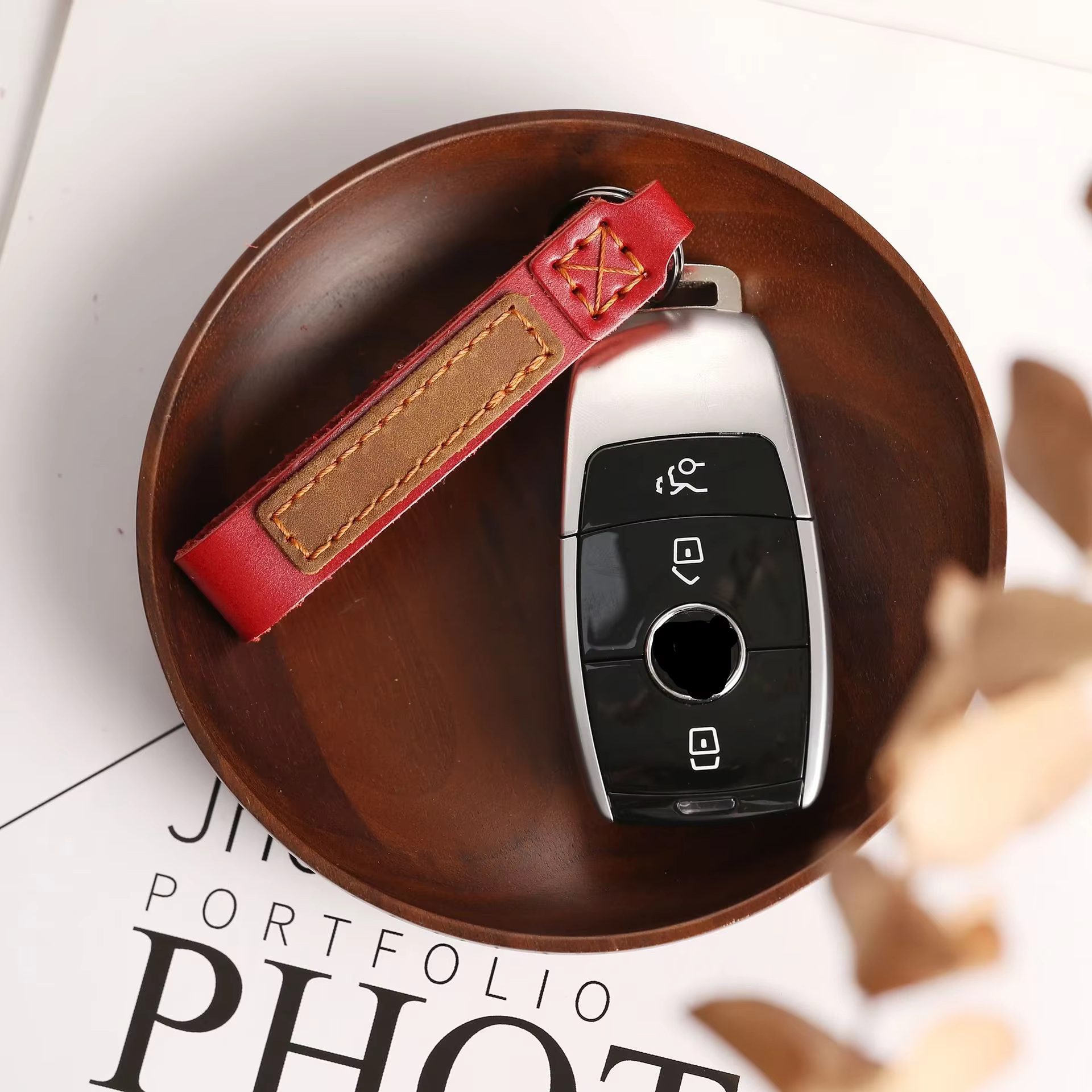 Clé de voiture universelle en cuir pour hommes et femmes, porte-clés créatif, accessoires automobiles, BMW, Audi, Benz, VW, placement, Honda, mode, cadeaux
