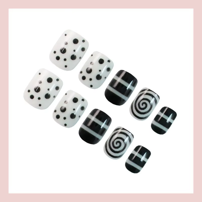 24 faux ongles courts carrés à motif géométrique rétro