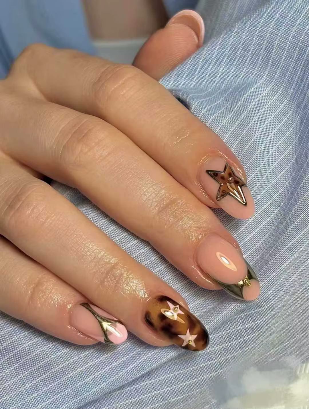 Faux ongles automne hiver fait à la main Caramel français conseils