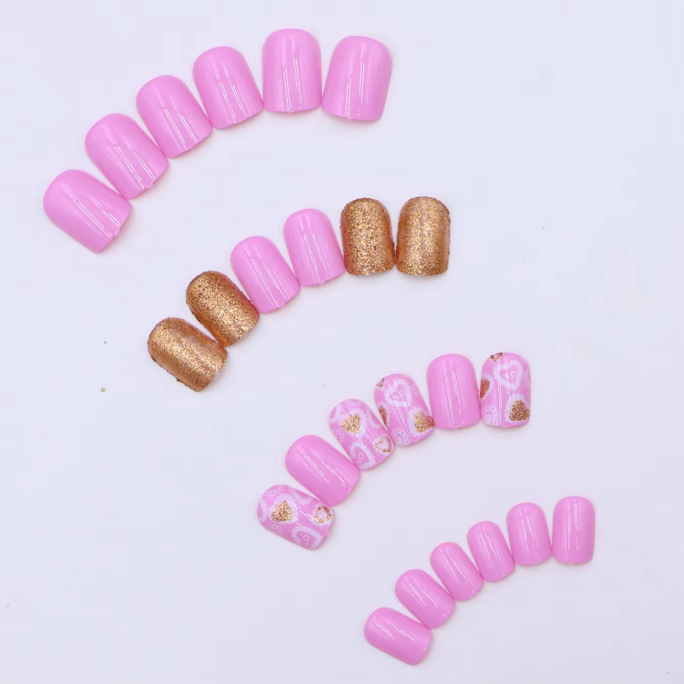 96 faux ongles courts carrés français pressés avec motif cœur