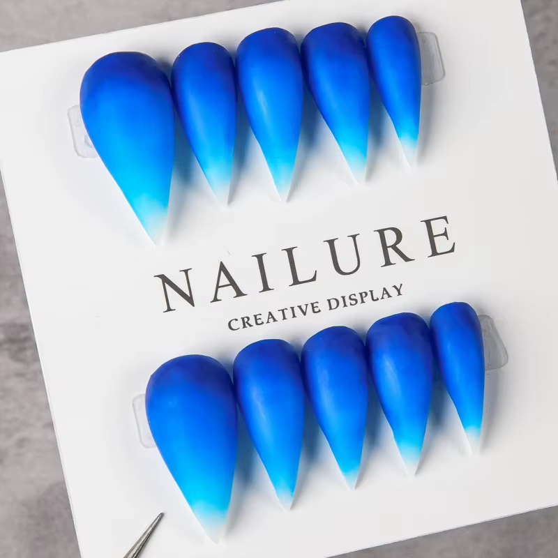 Faux ongles longs à presser