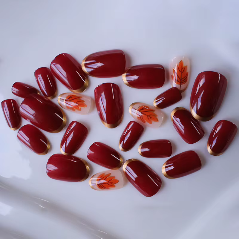 24 pièces de nouveaux ongles artificiels rouge bordeaux - style feuille d'érable automne-hiver