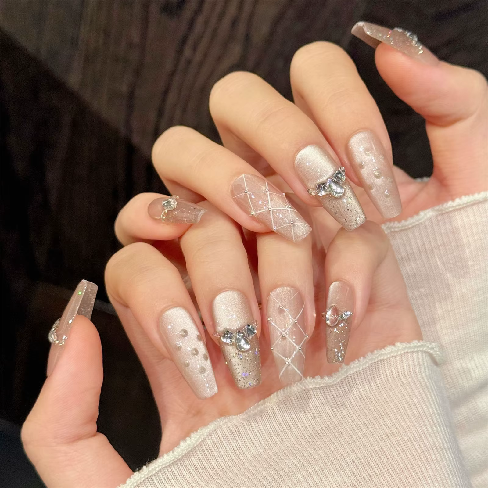 Faux ongles en cristal œil de chat pailletés 10 pièces faits à la main à presser avec strass