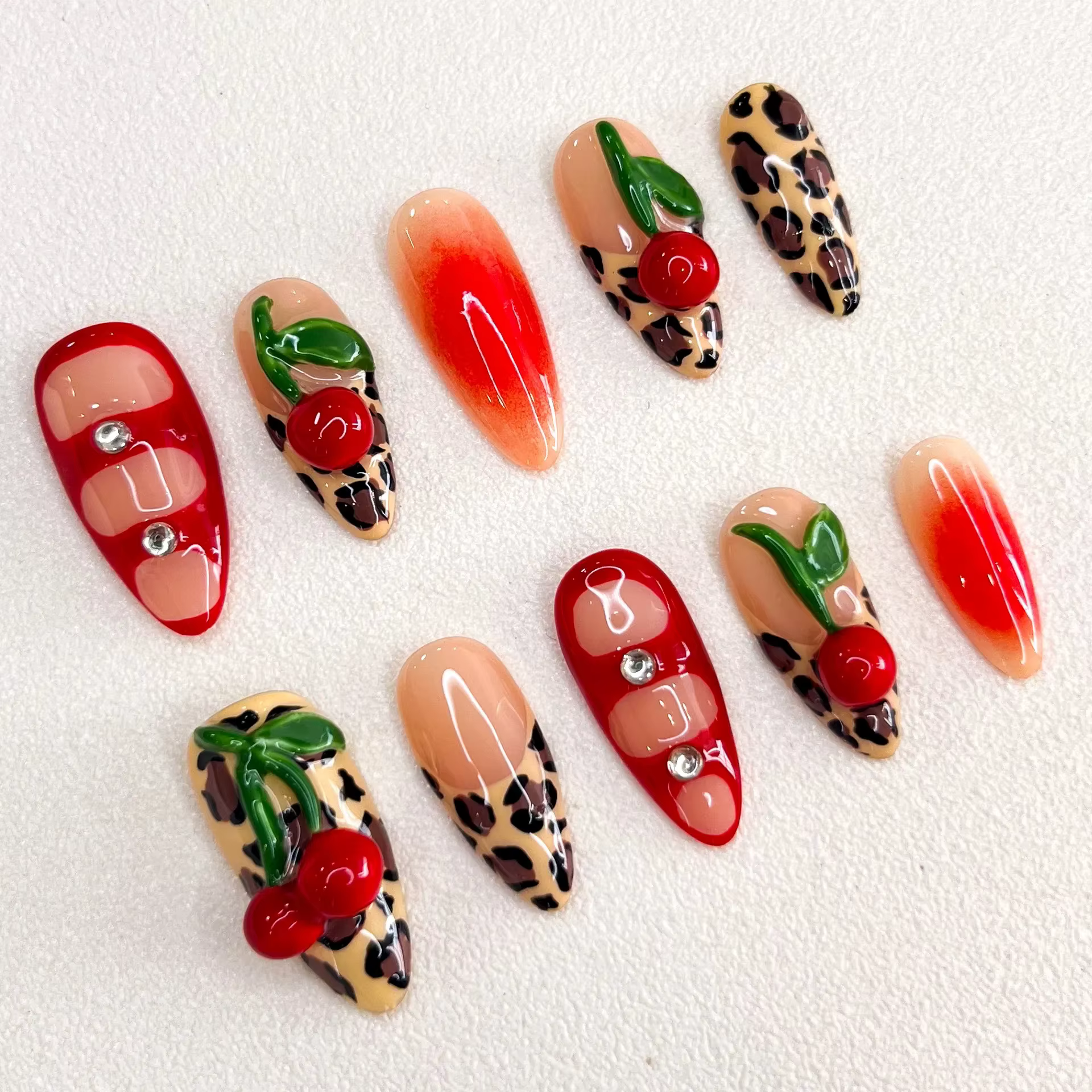 Faux ongles 3D imprimé léopard cerise Y2k