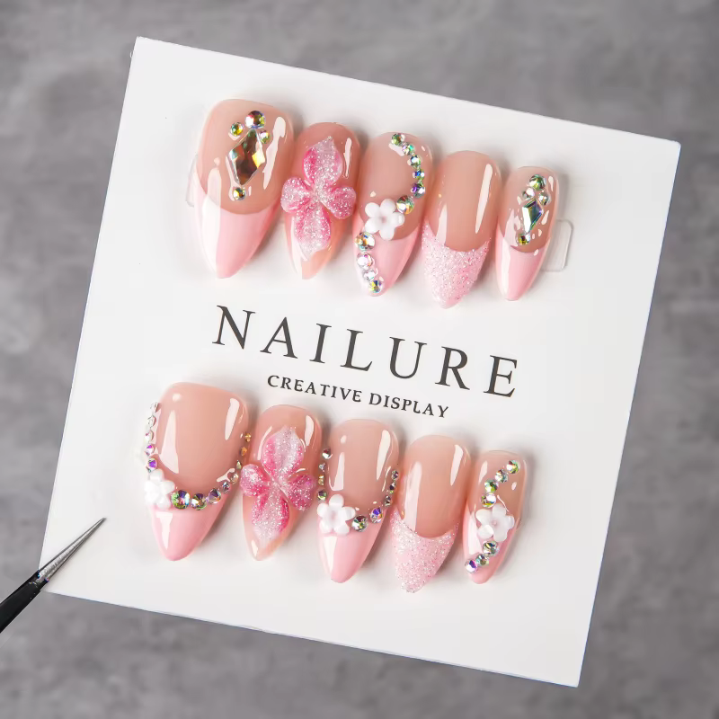 Faux ongles à presser couleur nude amande