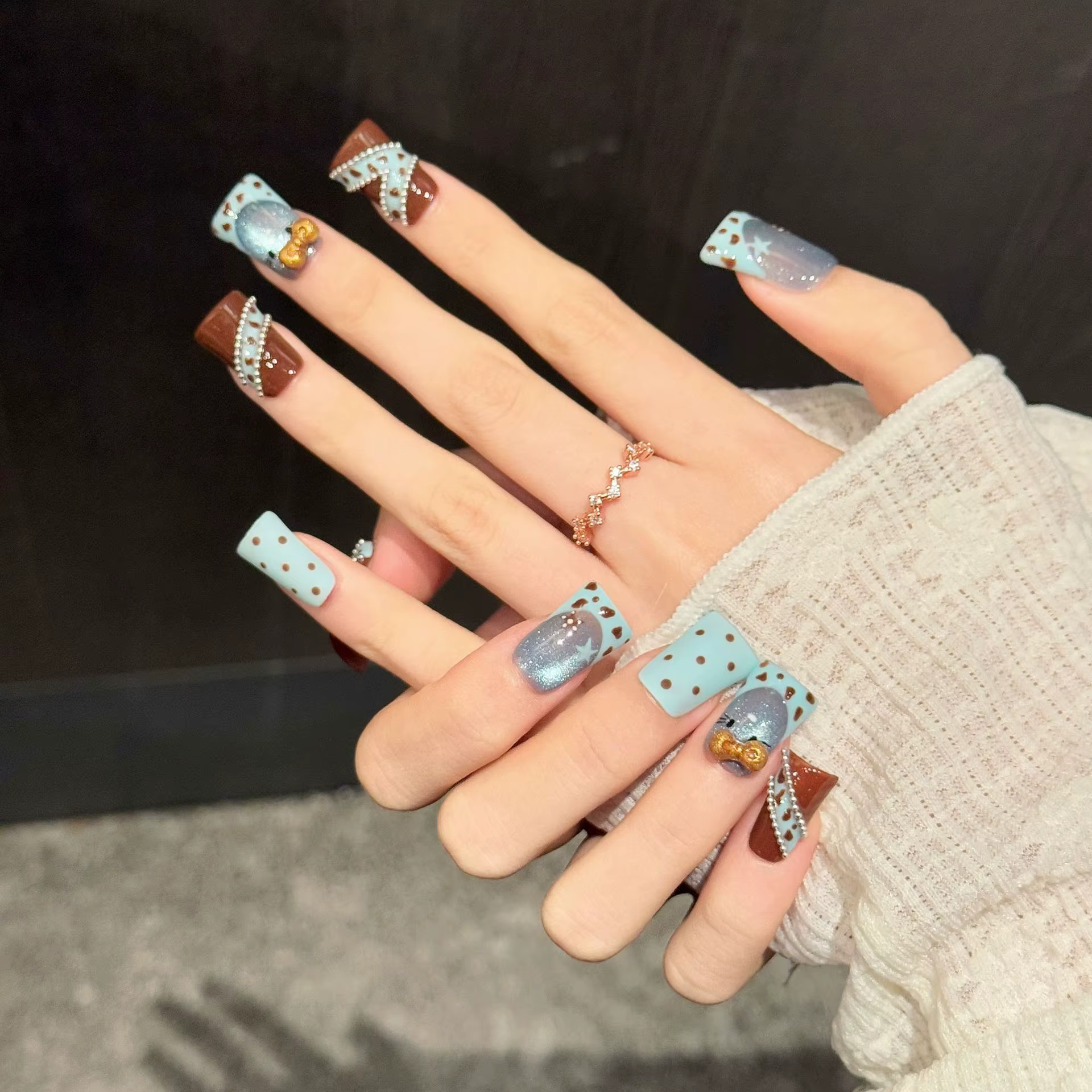 10 faux ongles press-on faits à la main