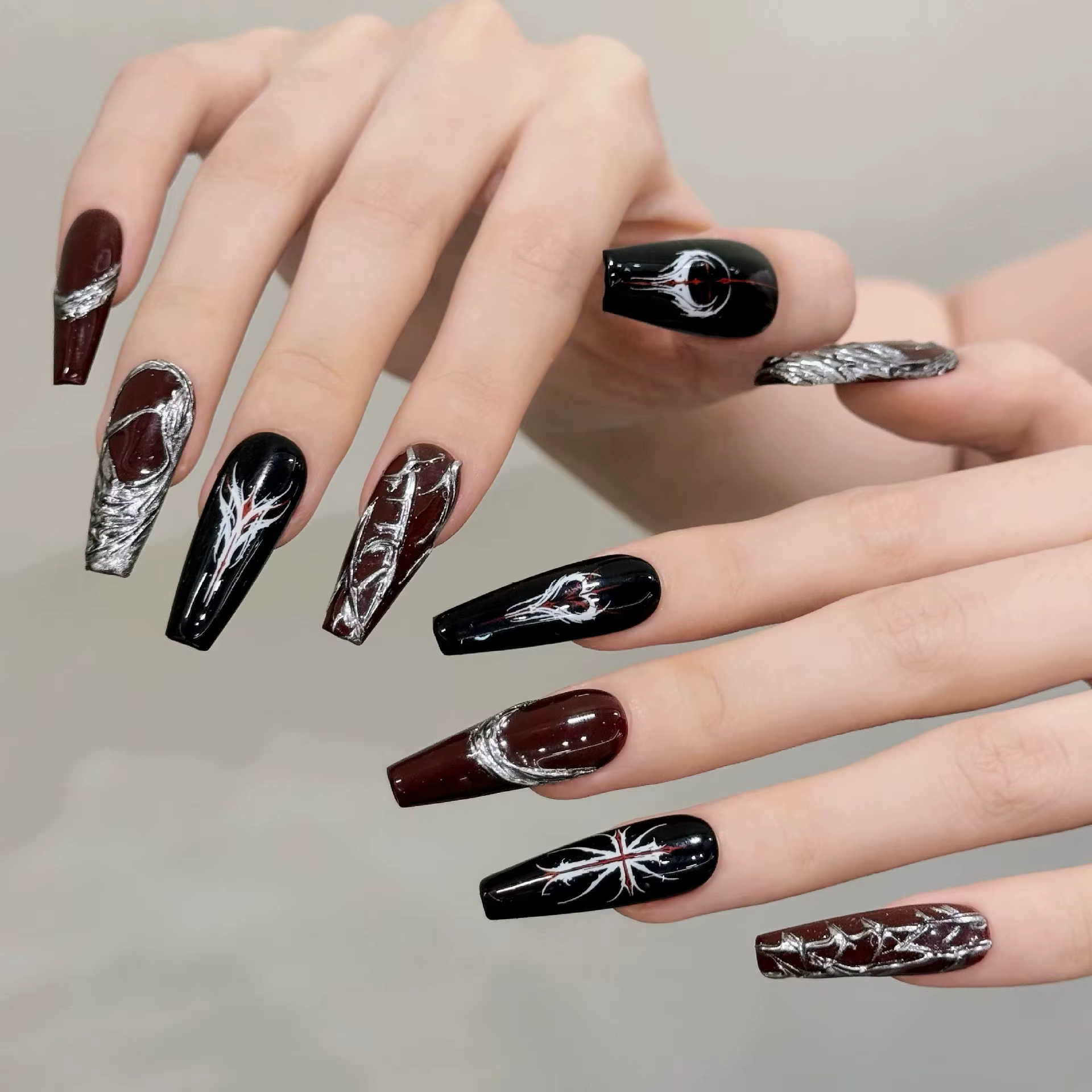 Presse faite à la main sur les ongles gothique foncé Y2K faux