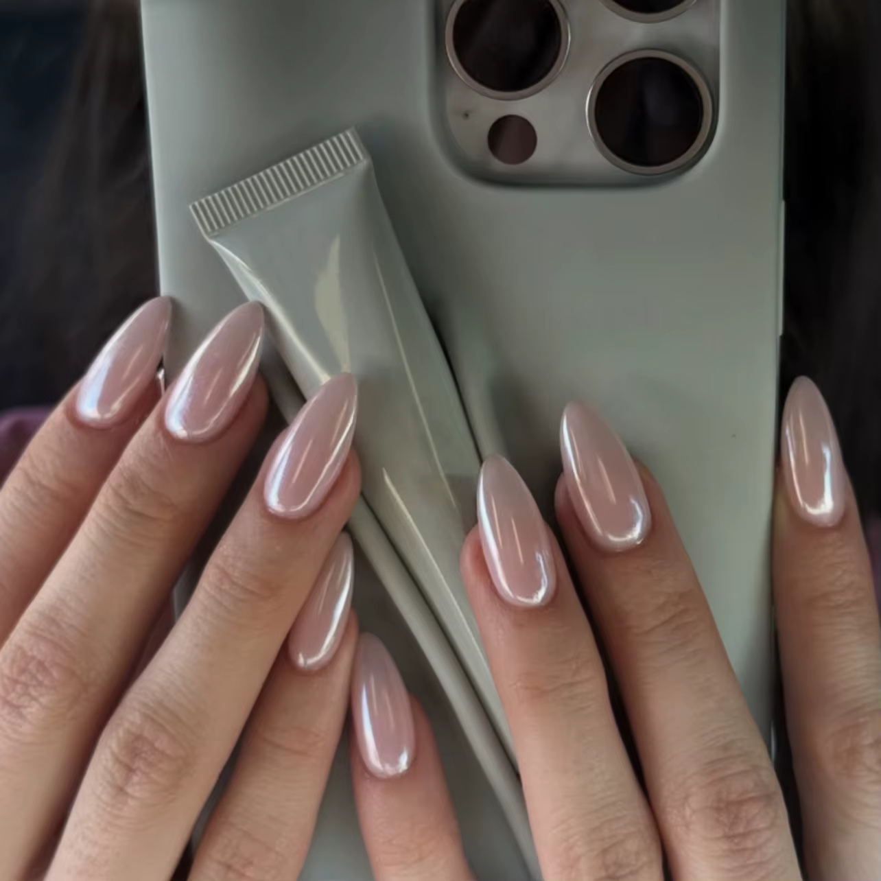 24 pièces tête ovale courte Blush rose presse sur les ongles avec des designs simples