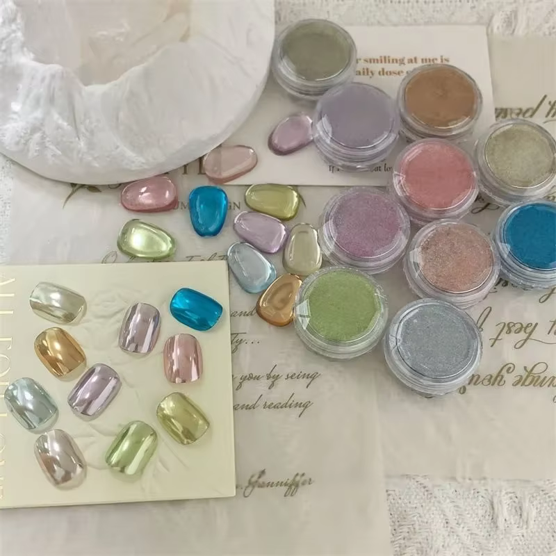 Manucure Super Flash riche en pigments effet miroir scintillant ongles brillant été