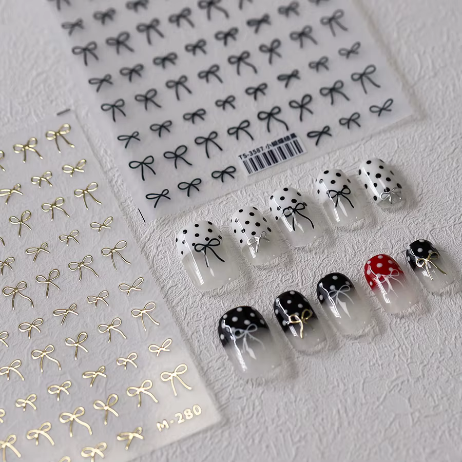Autocollants 3D Adorables Dorés Argentés Blancs à Nœuds Papillon pour Ongles