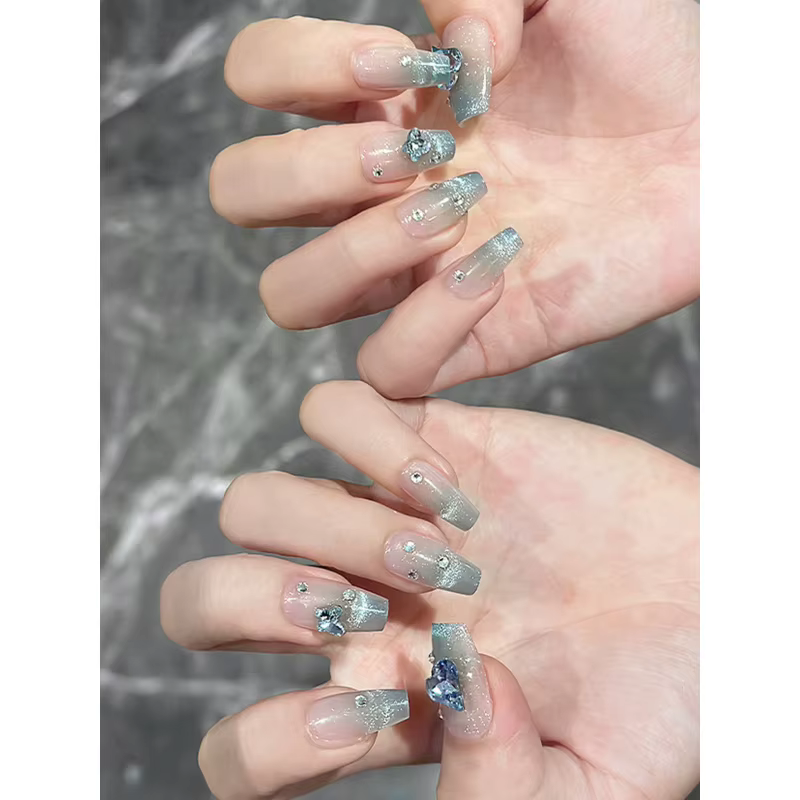 10 pièces ongles en forme de cercueil avec papillon irisé