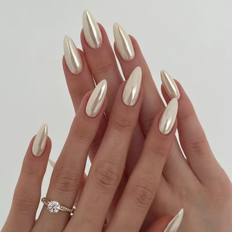 Perlescent brillant nu couleur unie Nail Art mode mousseux amande faux ongles détachable fini