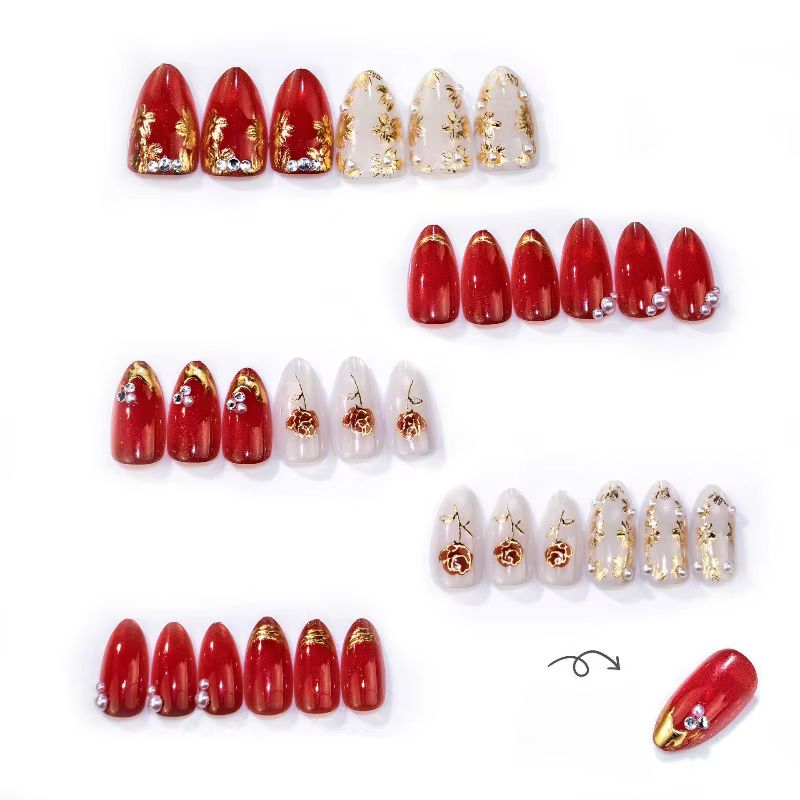 24 faux ongles dorés en amande avec colle