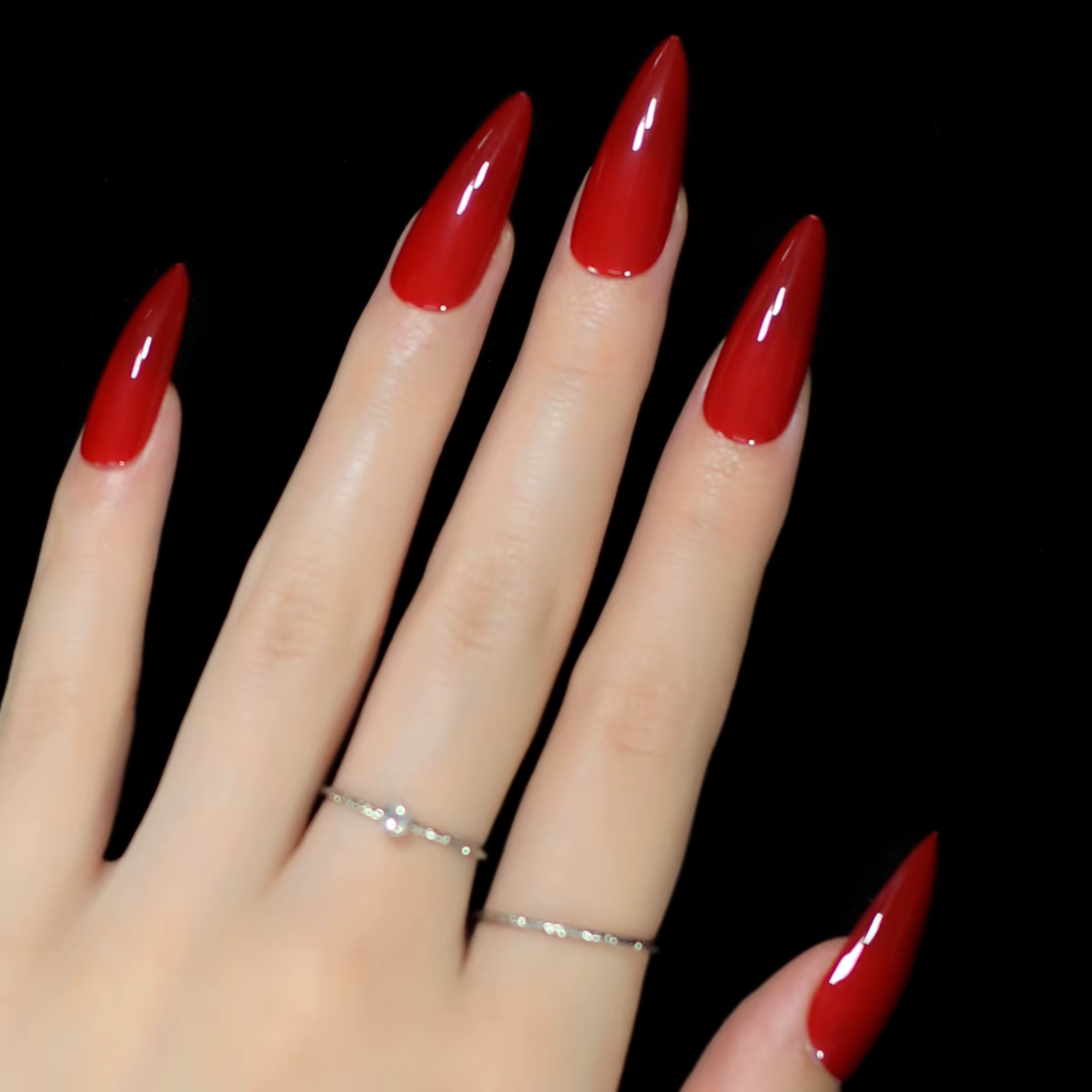 presse sur faux ongles stiletto finitions rouge brillant
