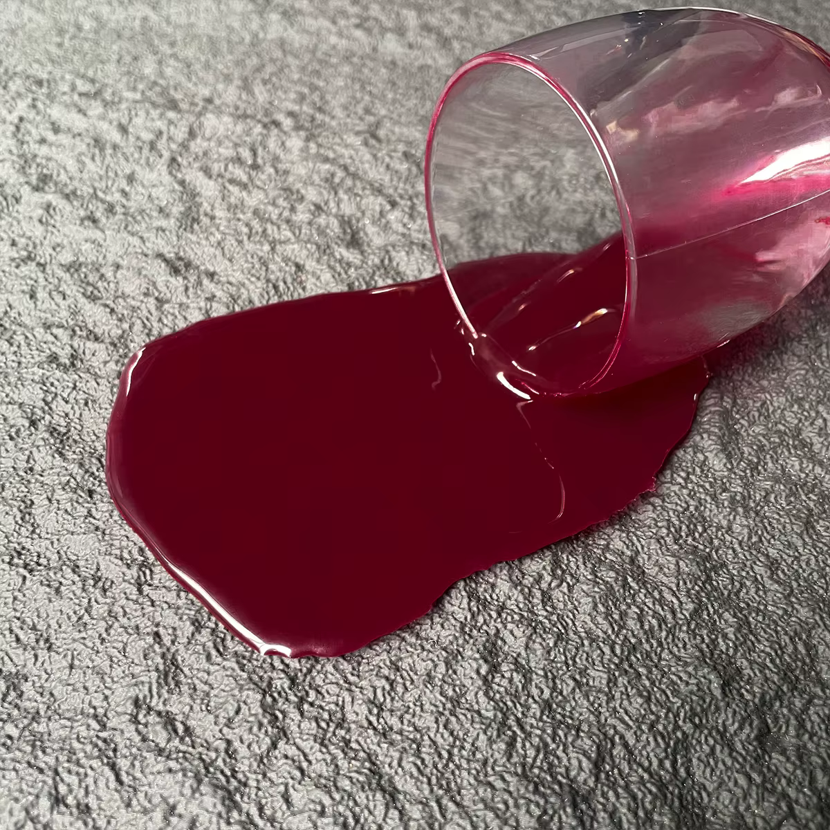 Faux verre à vin rouge réversé réaliste, accessoire de farces, tasse retournée artificielle pour fête Gag, décoration de maison, photographie