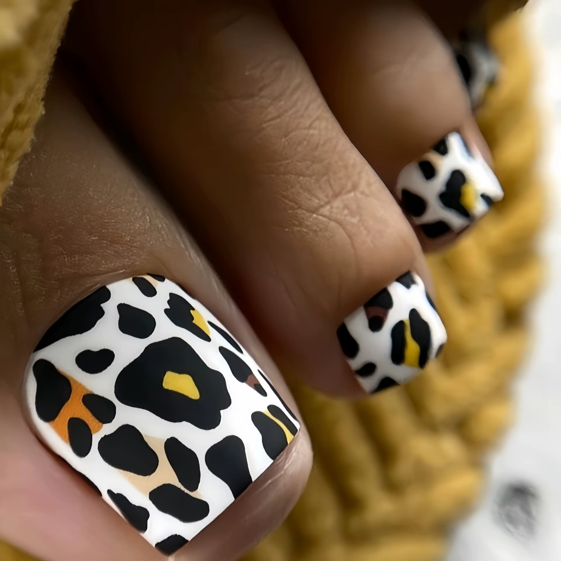 Faux ongles imprimé léopard noir et blanc