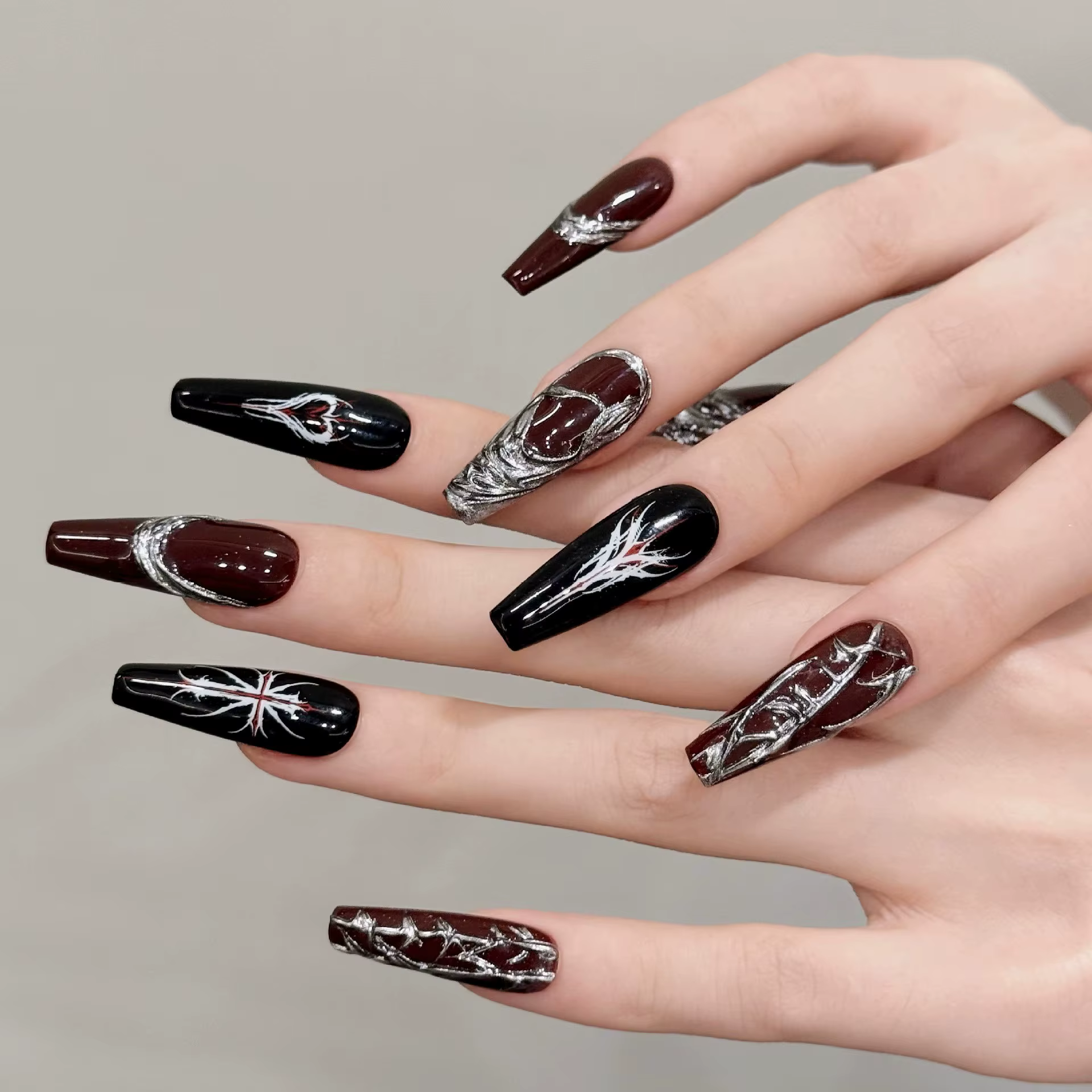 Presse faite à la main sur les ongles gothique foncé Y2K faux