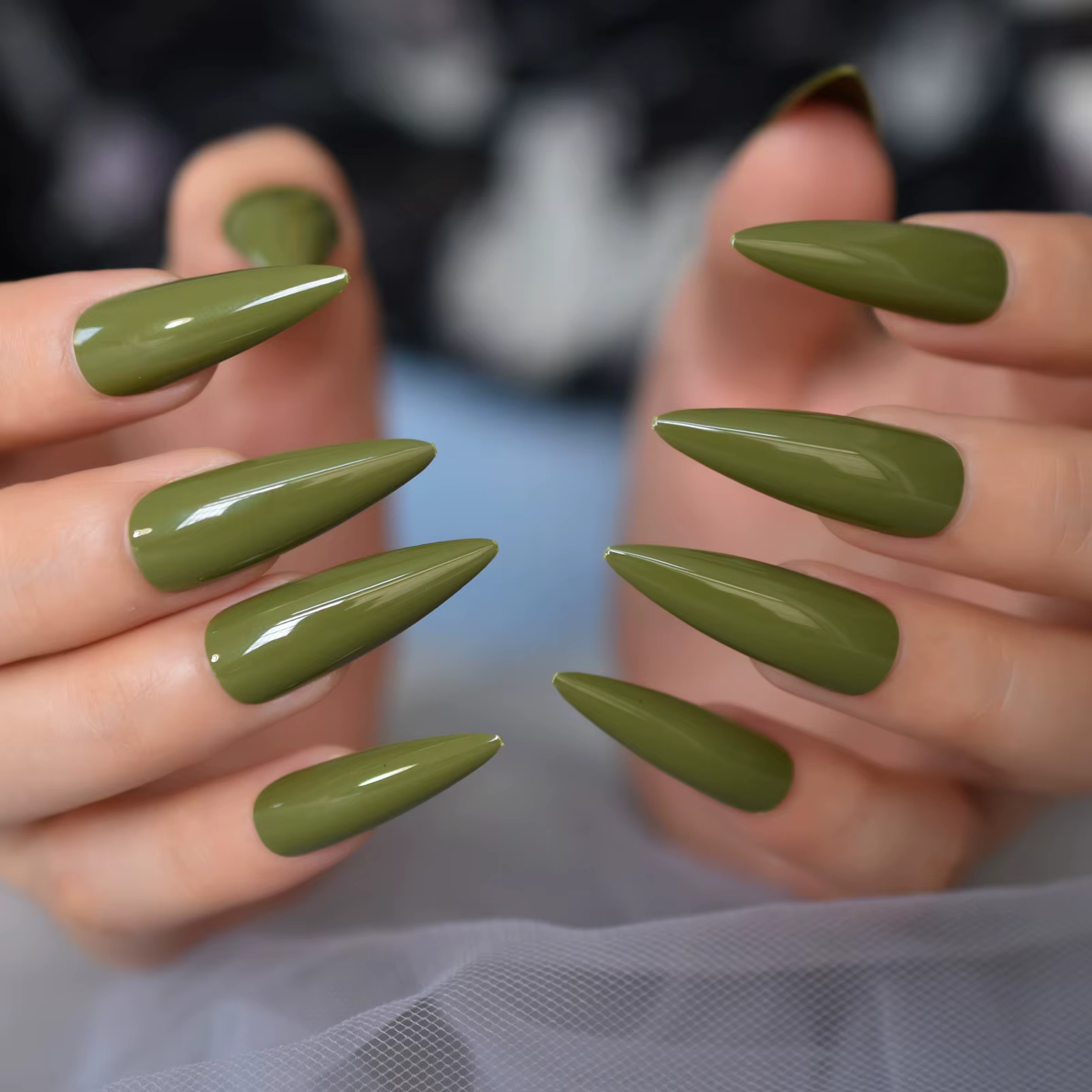Presse sur faux ongles stiletto longue taille couleurs unies finitions brillantes pour femmes filles art à la main design simple
