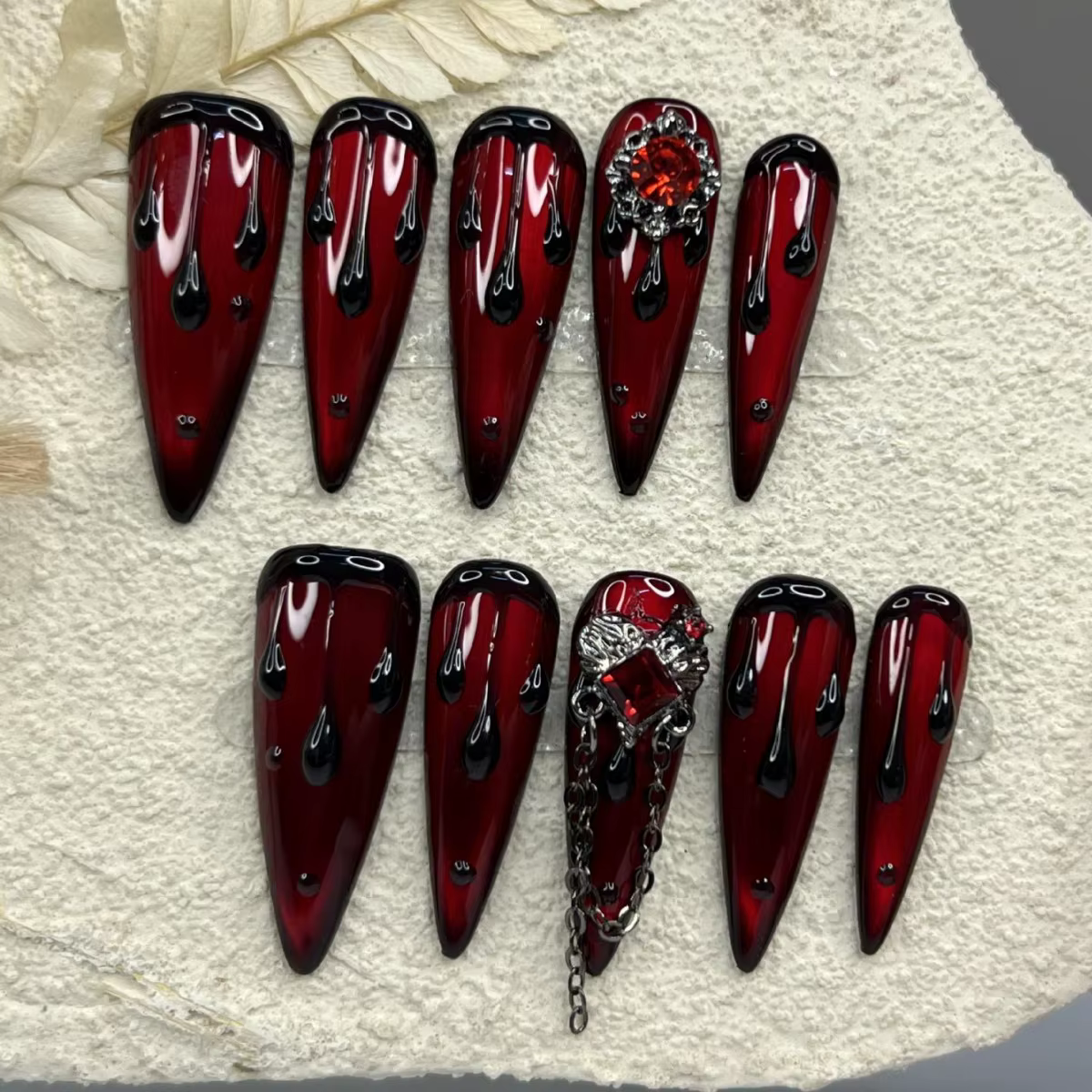 10 pièces de faux ongles faits à la main, thème Halloween, goutte de sang, style sombre, rubis, à presser – Ongles de haute qualité, parfaits comme cadeaux pour les filles