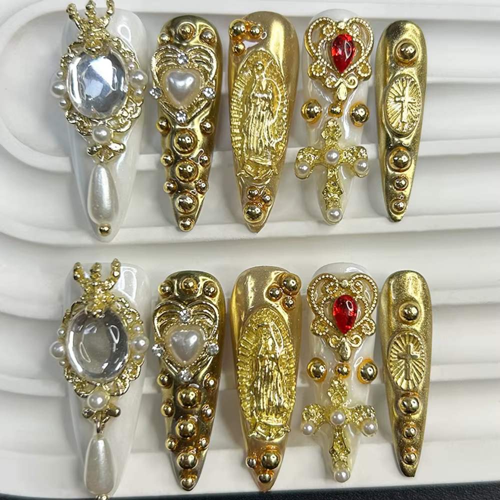 Faux ongles de luxe rétro style cour