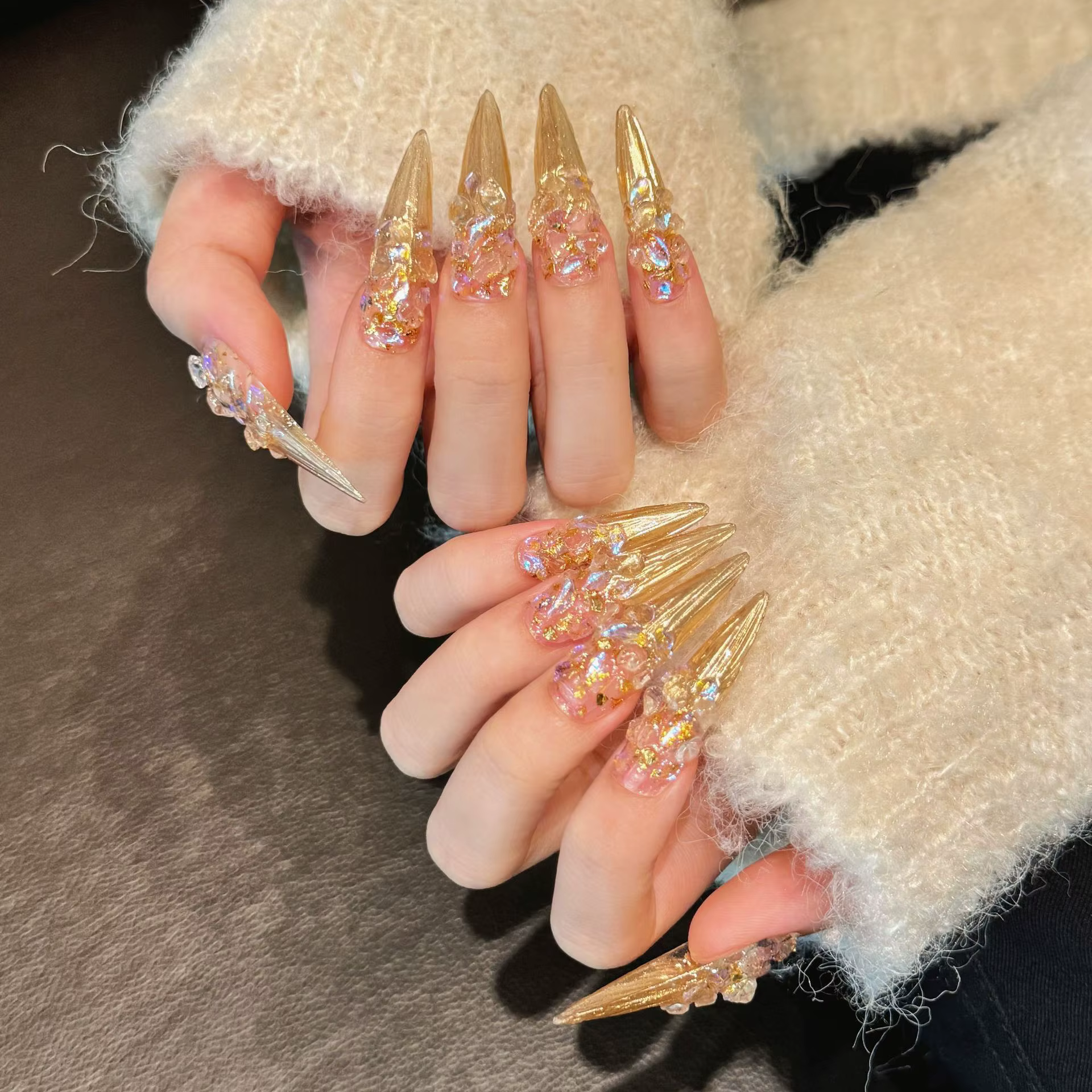 Faux ongles Stiletto en or brillant fait à la main