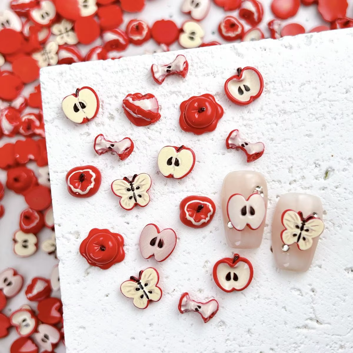 Breloques pour ongles en résine de pomme rouge simulée innovante