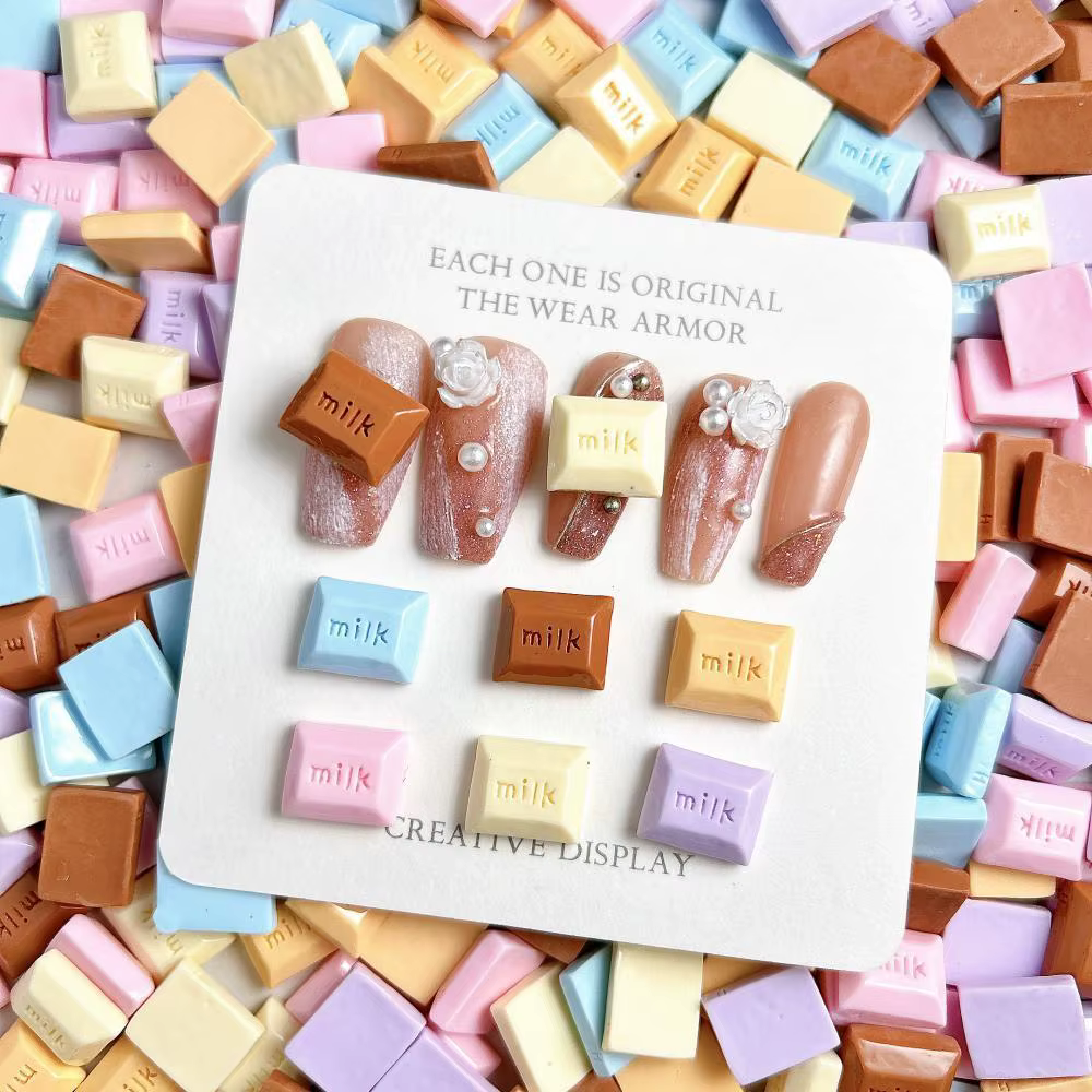 Décorations d'ongles en résine de chocolat au lait pour le bricolage à la main