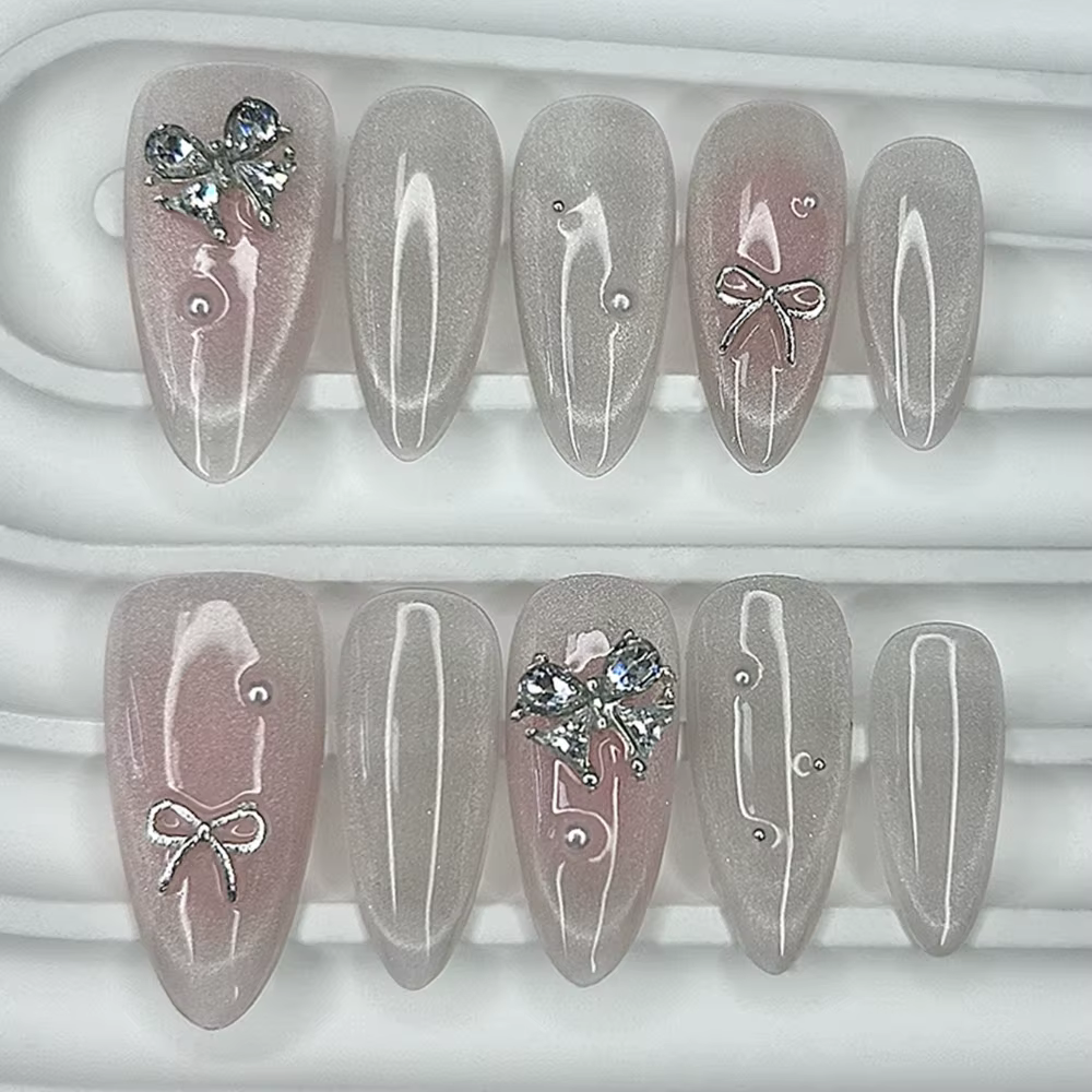 Mignon rose Blush amande fait à la main presse sur les ongles doux