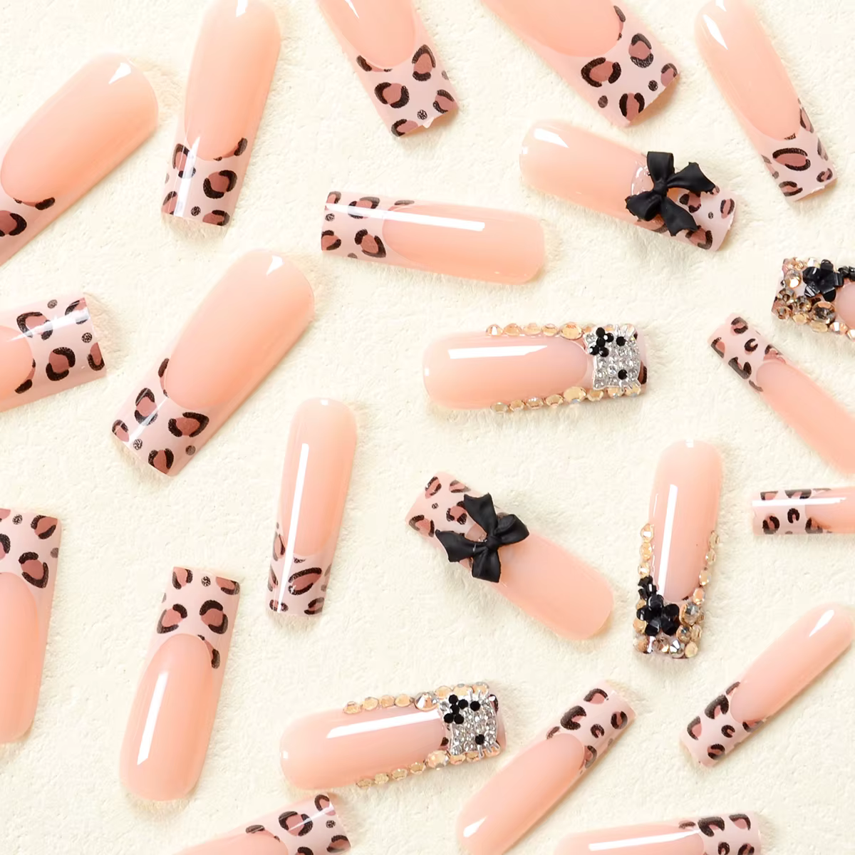 24 pièces de faux ongles longs en forme de tube