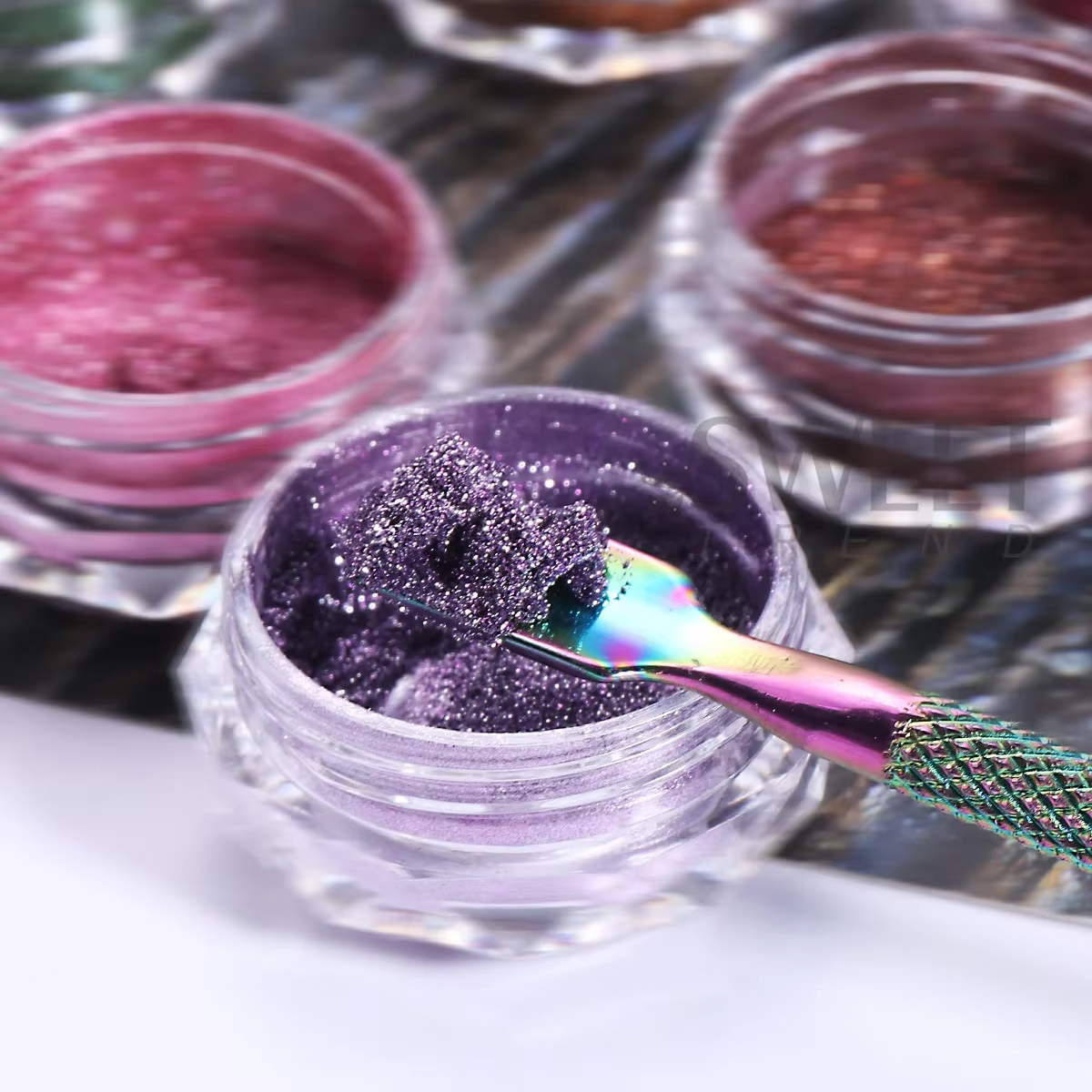 Poudre à ongles chromée miroir violet