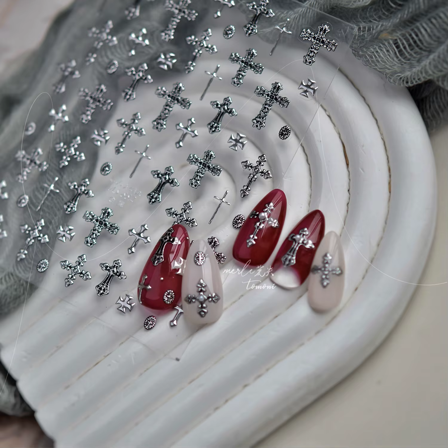 Autocollants pour ongles en métal or argent foncé rétro haut de gamme croix accessoires de Nail Art autocollant dos bleu