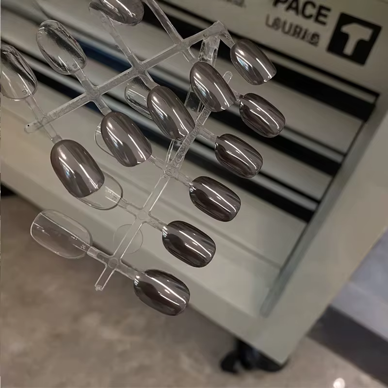 Poudre à ongles noire effet miroir
